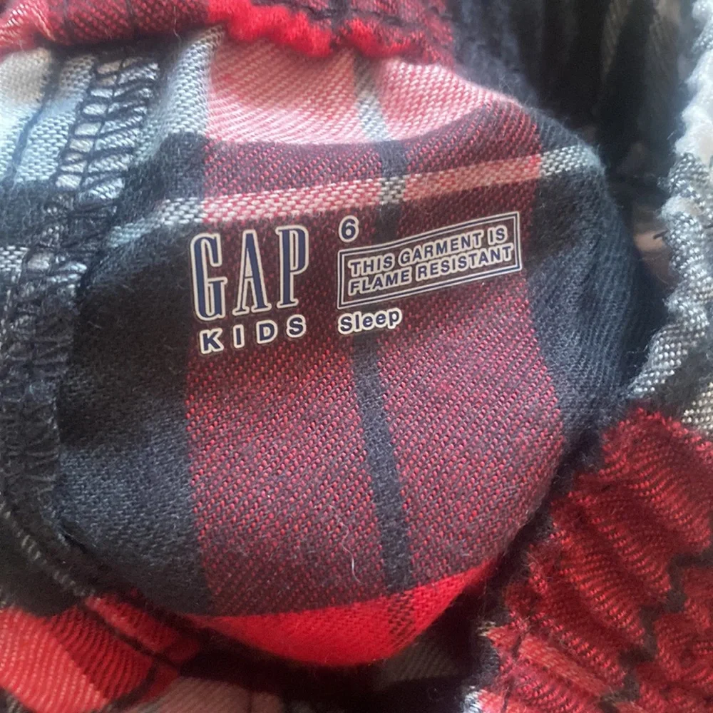 NWT Gap flannel plaid pajama bottoms. Size 6. Christmas